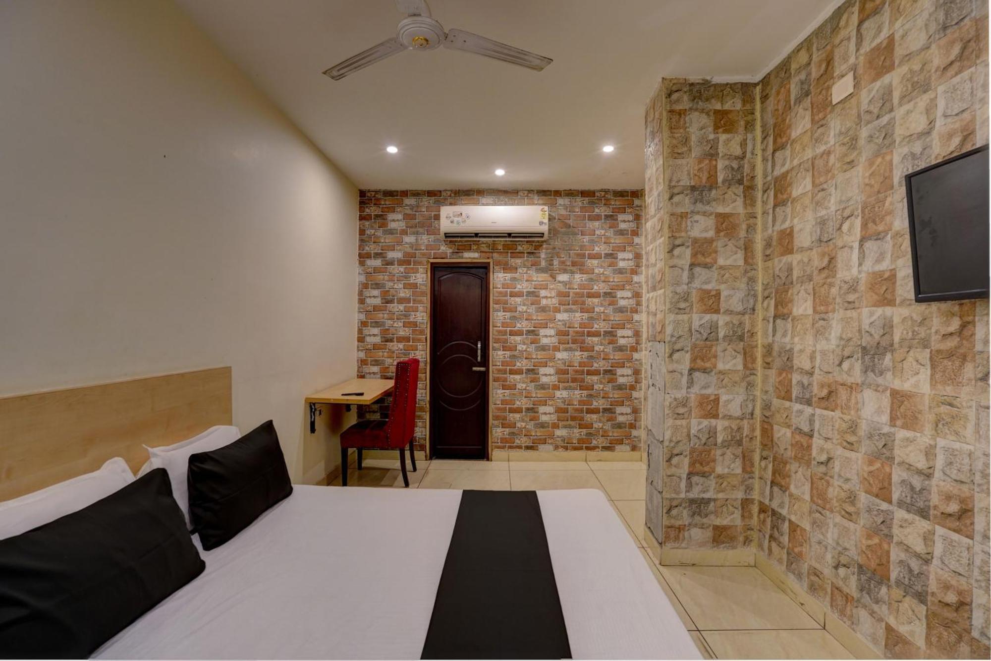 Hotel O Blue Vibes Meerut Esterno foto