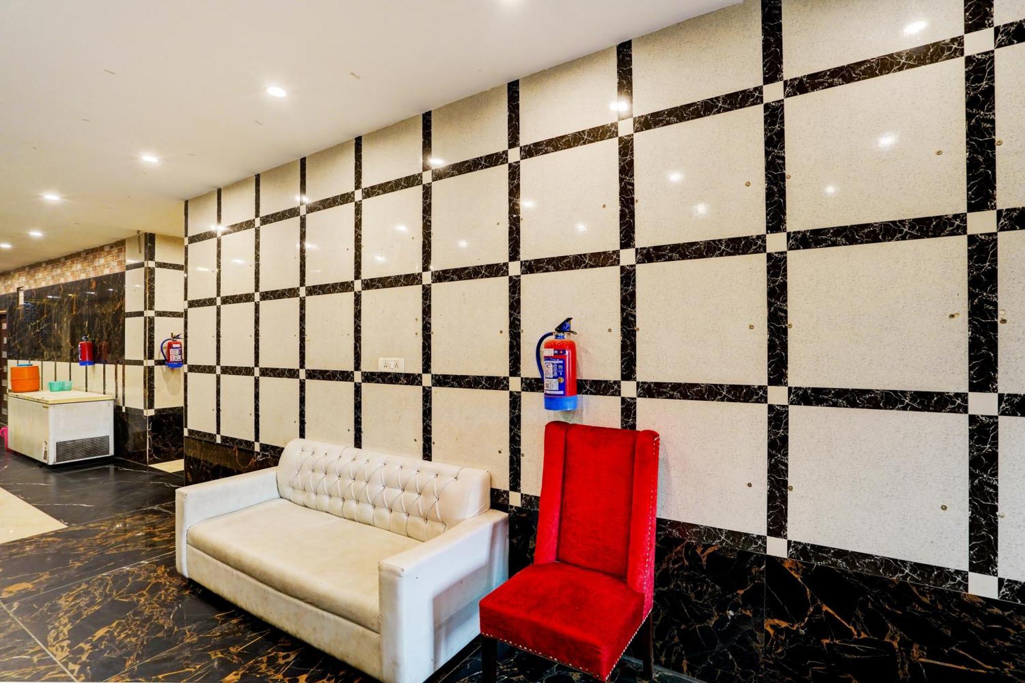 Hotel O Blue Vibes Meerut Esterno foto