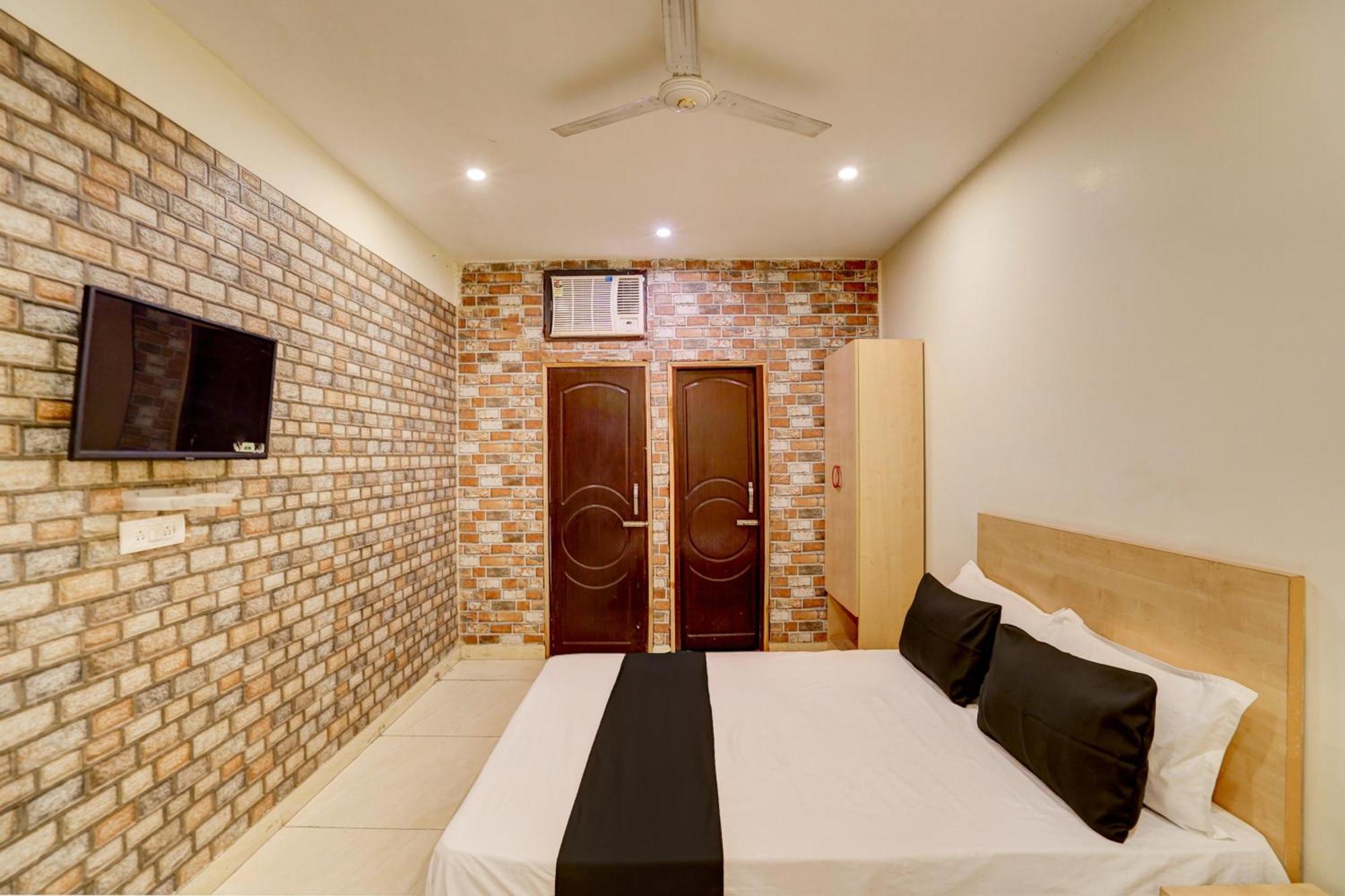 Hotel O Blue Vibes Meerut Esterno foto