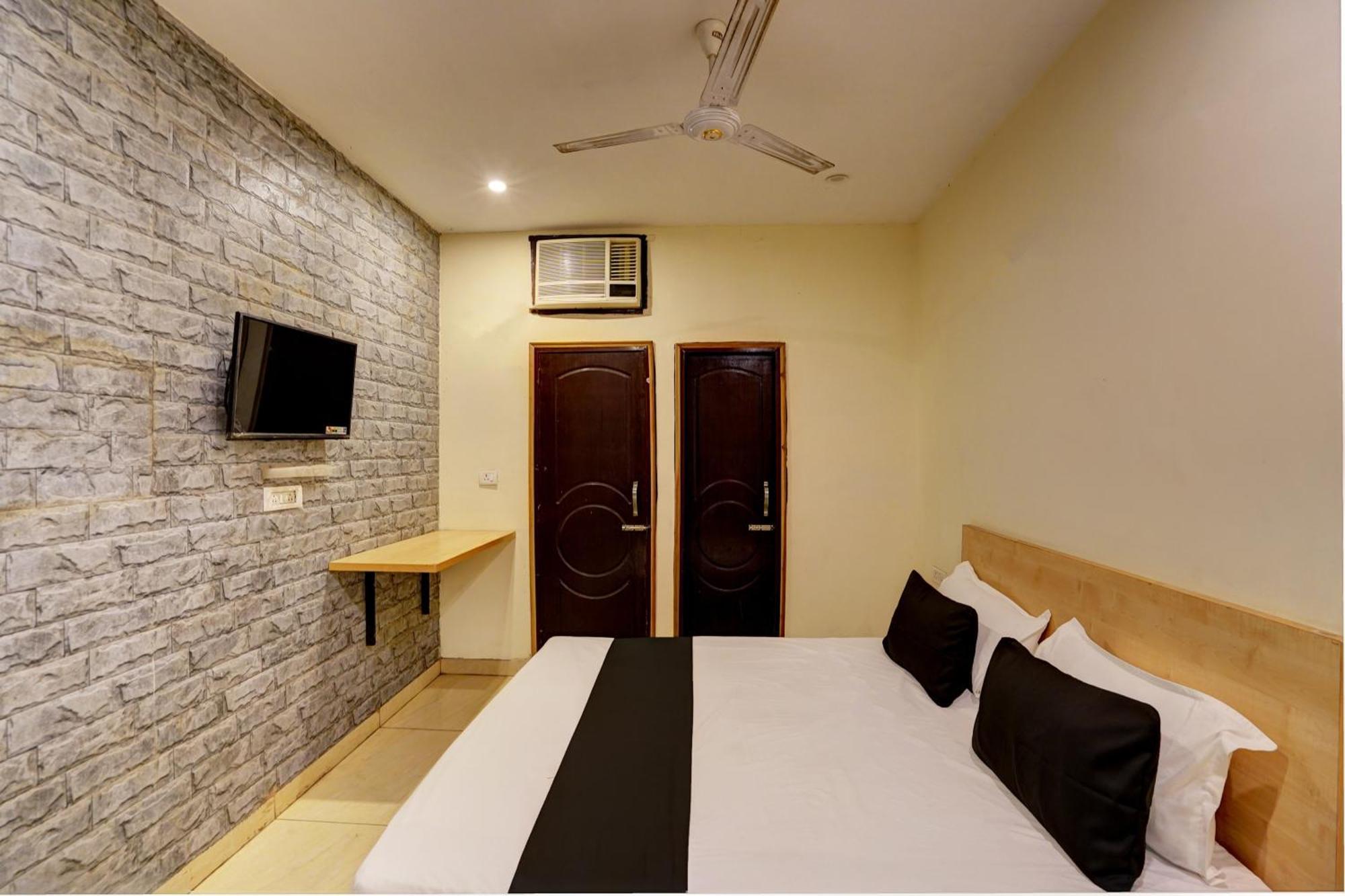 Hotel O Blue Vibes Meerut Esterno foto
