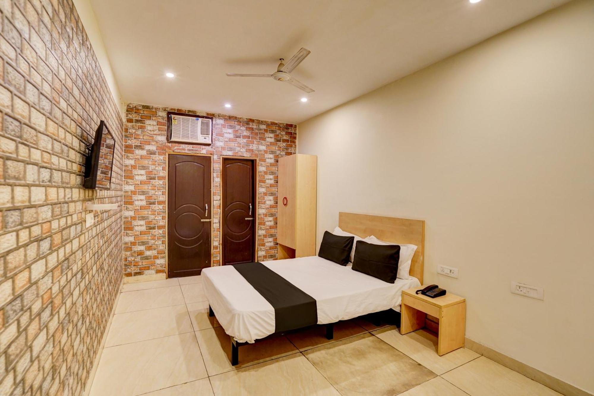 Hotel O Blue Vibes Meerut Esterno foto