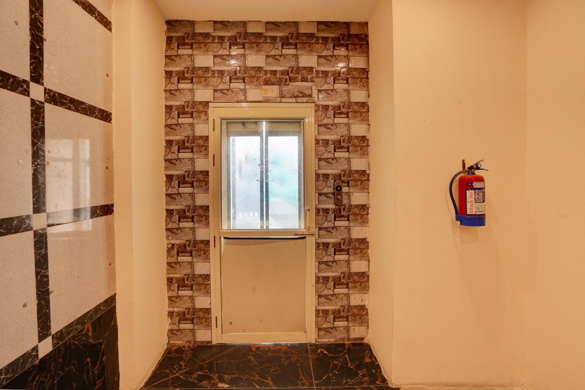 Hotel O Blue Vibes Meerut Esterno foto