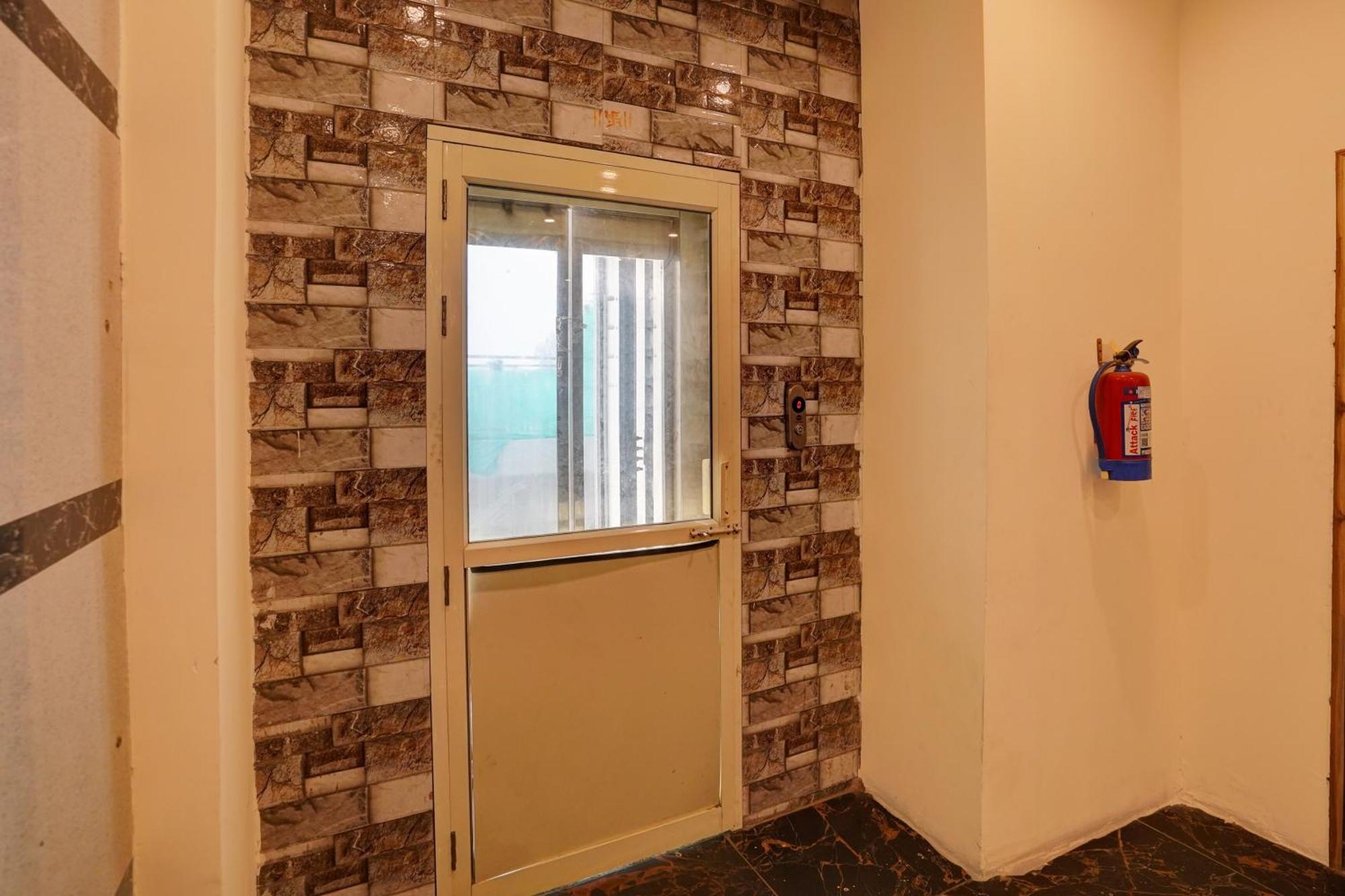 Hotel O Blue Vibes Meerut Esterno foto