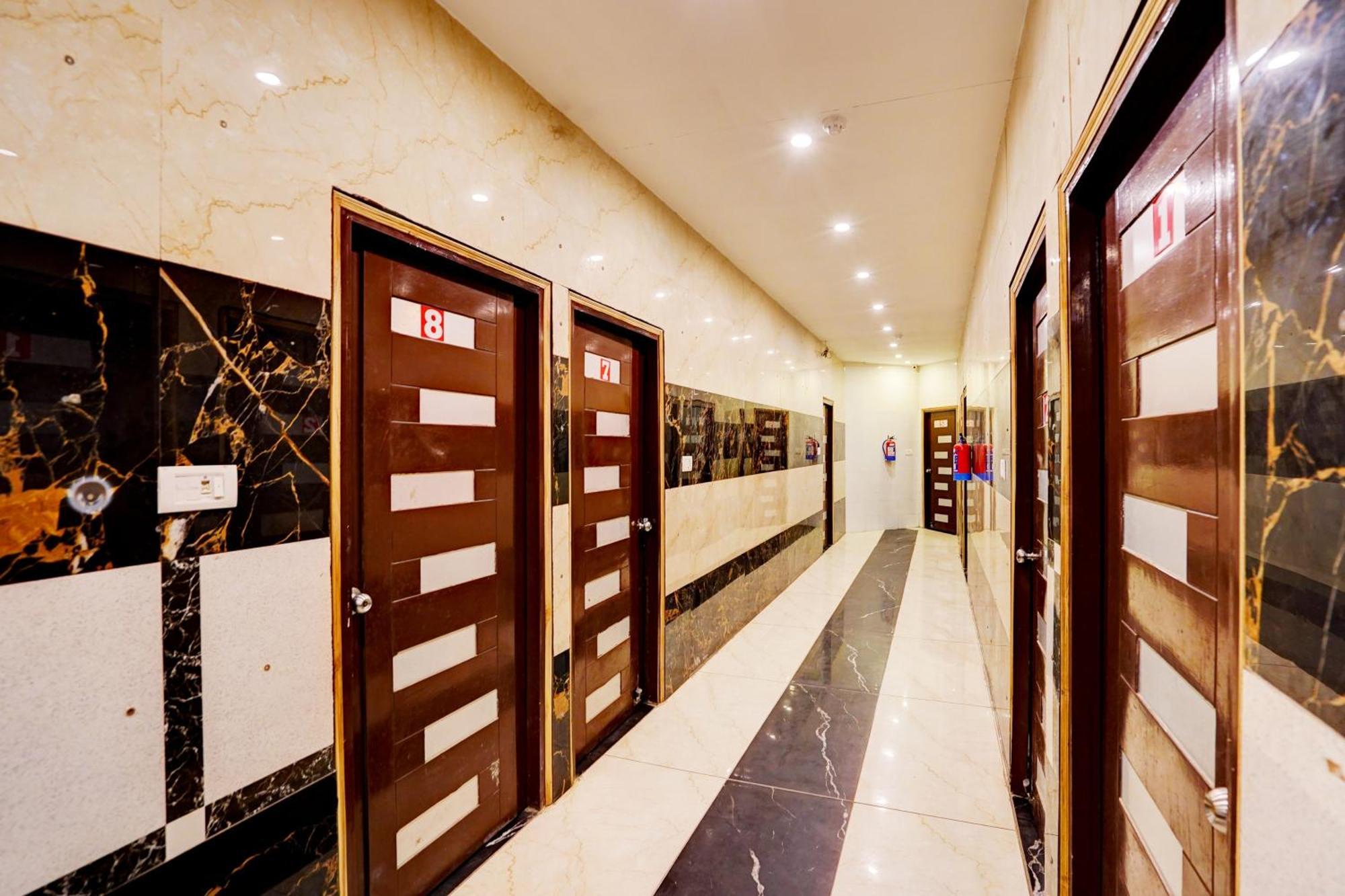 Hotel O Blue Vibes Meerut Esterno foto