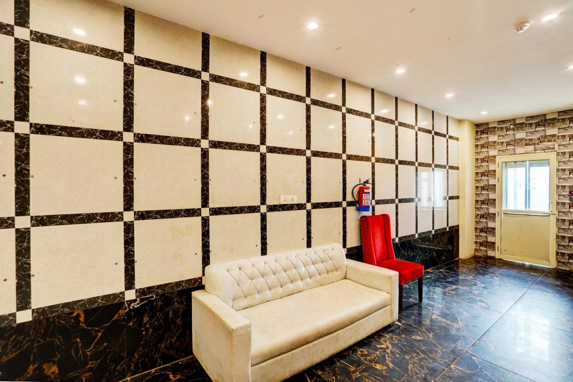 Hotel O Blue Vibes Meerut Esterno foto